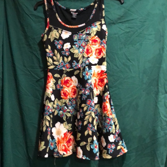 Dress - Picture 2 of 2